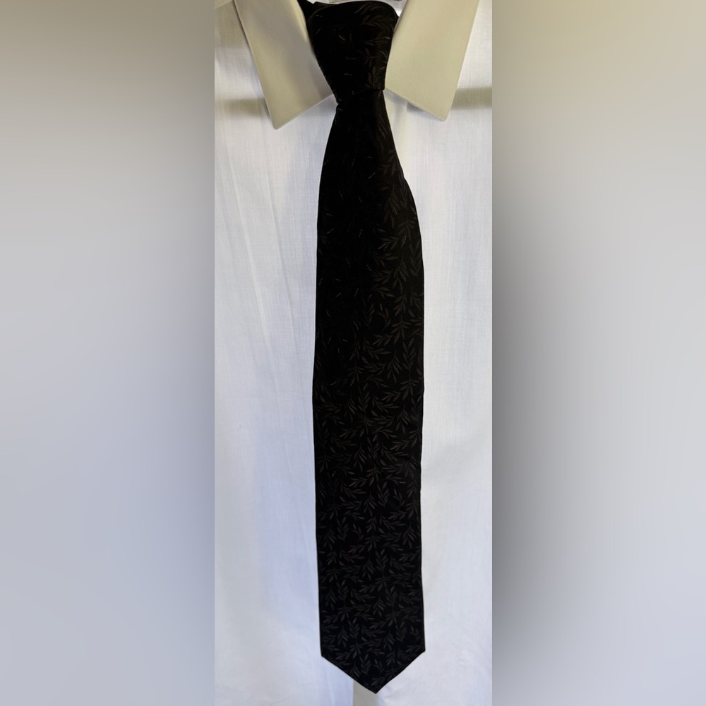 Calvin Klein Black and Subtle Red Leaf Patterned Silk Tie